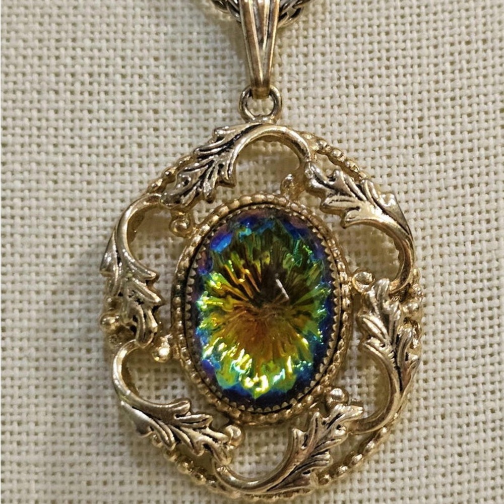 Whiting & Davis Vintage signed sunburst heliotrope oval leaf goldtone rope